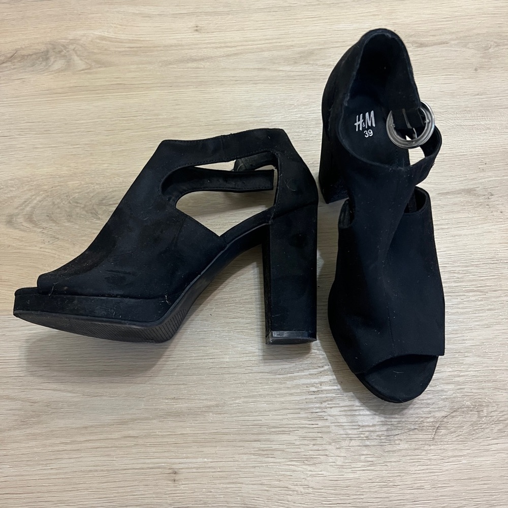H&M Black Chunky Heel Peep-Toe Heels